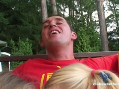 18 ans, Sucer une bite, Faciale, Groupe, Interracial, Fête, Adolescente, Rétro ancien