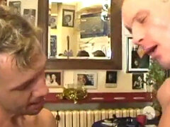 Amateur, Sucer une bite, Gorge profonde, En levrette, Homosexuelle, Cuisine, Plan cul à trois, Rétro ancien