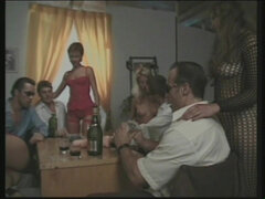 Anális szex, Cumizás, Dupla behatolás, Csoport, Fehérnemű, Maszti, Érett feleség, Régebbi évjáratú pornó