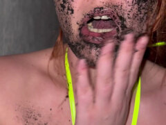 Maduro, Al aire libre, Castigada, Solo, Inodoro