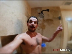 Velký zadek, Kuřba, Prsatá, Dávení penisem, Honění, Masturbace, Přírodní prsa, Kozičky