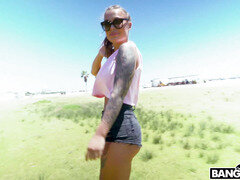 Szabadban, Orosz, Gyengéd kefélés, Egyedül, Tetkó