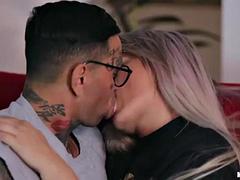 Anál, Mačiatko, Veľké péro, Kuřba, Creampie, Striekanie semena, Hardcore, Latinskej