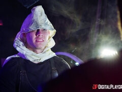 Fafanje, Bondage, Rjavolaska, Globoko grlo, Dvojna penetracija, Evropska, Naravne joške, Joške