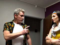 18, 큰 엉덩이, 큰 가슴, 오랄섹스, 깊은목구멍, 도기스타일, 키스, 쓰리섬