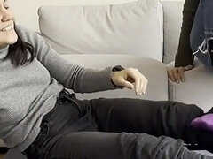 Jugamos a Las Cosquillas Y Luego Tenemos Una Lucha Libre De Pies