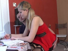 Anaal, Grote kont, Grote lul, Blond, Pijpbeurt, Hondjeshouding, Kousen, Tiener