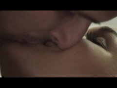 Ložnice, Kuřba, Brunetka, Creampie, Šaty, Líbání, Bradavky, Pička