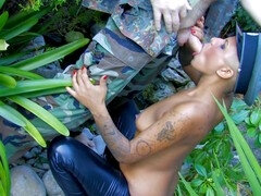 Grosse bite, Sucer une bite, Tir de sperme, Doigter, Petite femme, Chatte, Jarretelles, Nénés