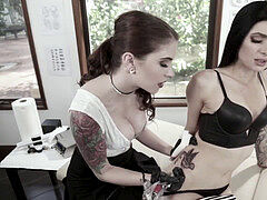 Tattooing and puss gobbling at the same time! - Marley Brinx and Anna De Ville