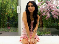 Rit, Velik kurac, Fafanje, Doggystyle, Medrasni seks, Naravne joške, Koščena, Najstnice