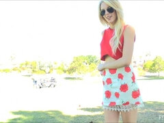 Dansen, Vuisten, Masturbatie, Orgasme, Openbaar, Alleen, Onder de rok