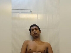 18 ans, Asiatique, Salle de bains, Homosexuelle, Indonésienne, Pisser, Solo, Adolescente