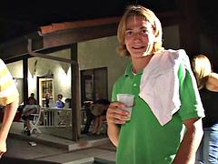 Cumizás, Gesztenyebarna, Buli, Nyilvános