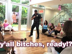 Iso perse, Isot tissit, Suihinotto, Nainen pukeissa mies alasti, Tanssii, Hd, Sekarotuinen, Juhlat