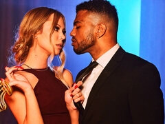 Soverom, Stor rumpe, Stor kukk, Blond, Raseblandet, Naturlige bryster, Stripping, Pupper