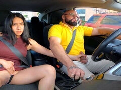 Culo grande, Mamada, Coche, Tetas naturales, Al aire libre, Cabello corto, Adolescente, Tetas