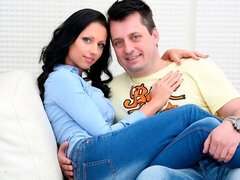 Amatorka, Obciąganie, Brunetka, Zdrada, Wytrysk, Styl na pieska, Twarzowy, Ogolona