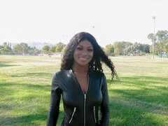 Duży tyłek, Duże cycki, Czarny, Obciąganie, Styl na pieska, Masturbacja, Naturalne cycki, Punkt widzenia