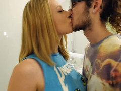 Rumpa, Baben, Badrum, Naturliga tuttar, Party, Pov, Hora