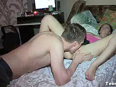 Suihinotto, Ruskeahiuksinen, Sormetus, Suudella, Teini