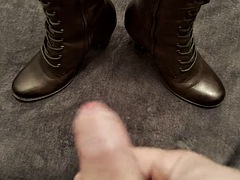 Bottes, Travestis, Tir de sperme, Homosexuelle, Cuir, Masturbation, Mature, Chaussures