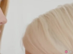 Mooi, Grote mammen, Blond, Pijpbeurt, Lul, Lesbisch, Tatoeage, Tieten likken