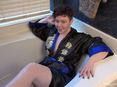 We meet the hairy and sexy Dmitri Vosche in a tub