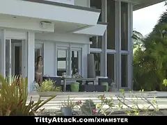 Velike joške, Hd, Japonka, Latinka, Naravne joške, Zunaj, Bazen, Joške