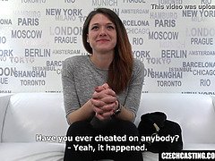 Amatéři, Kuřba, Brunetka, České, Dávení penisem, Různé pohledy, Ječení, Kozičky