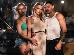 18 éves, Hatalmas hátsó, Tekintélyes didik, Cumizás, Kutya póz, Edzőterem, Vékony, Tini