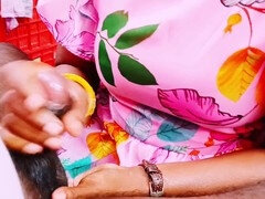 Gros cul, Sucer une bite, Tromperie, Conversation vulgaire, Femme au foyer, Indienne, Mère que j'aimerais baiser, De plein air