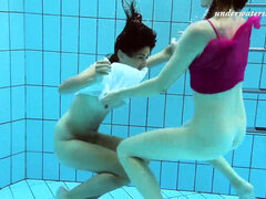 Łazienka, Bikini, Brunetka, Basen, Rosyjski, Delikatny, Cycki, Podwodny