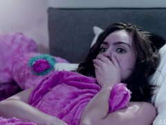 Soveværelse, Stor røv, Stor pik, Pik sutte, Brunette, Hundestilling, Mager, Teenager