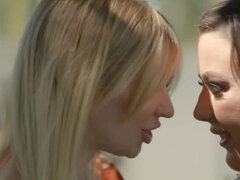 Grote kont, Blond, Bruinharig, Hd, Lesbisch, Buiten, Tiener, Trio