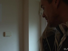 Blondinka, Zunanji izliv, Obrazno, Zrela, Tetovaže