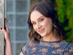 Amatorka, Obciąganie, Brunetka, Naturalne cycki, Ogolona, Krótkie włosy, Tatuaż, Nastolatki