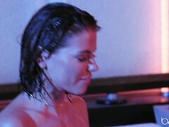 Rumpe, Bad, Kukk suging, Brunette, Par, Slikking, Fitte, Dasking