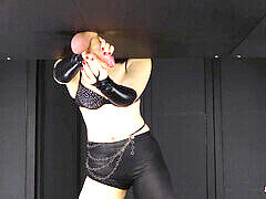 Footjob, Ohromná díra, Honění