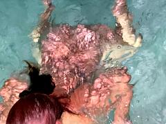 Blasen, Braunhaarige, Vollbusig, Spermaladung, Hd, Im freien, Pool, Pov