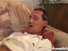 18 éves, Szőke, Ondó fröcskölés, Nagyapa, Kőkemény, Érett koros, Tini, Hármas