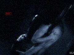 Brunetka, Stříkání spermatu, Na obličej