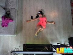 18 jaar, Kont, Vingeren, Masturbatie, Orgasme, Kut duiken, Tiener, Tieten likken