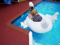 Amatőr, Cumizás, Arcra élvezés, Szabadban, Medence, Fenekelés