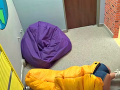 Grosse titten, Blasen, Braunhaarige, Handjob, Hardcore, Jungendliche (18+), Flotter dreier, Titten