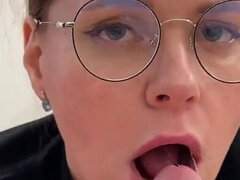 Grosse titten, Blasen, Besamung, Sperma im mund, Brille, Pov, Russisch, Lehrer
