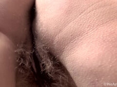 Blondinka, Okrogla, Kosmate, Spodnje perilo, Zrela, Zabuhle bradavičke, Dokolenke