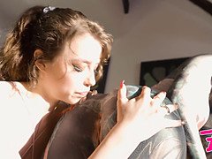 18 anni, Culo in bocca, Goth, Lesbica, Leccata, Figa, Tatuaggi, Tette