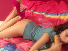 18 let, Kuřba, Tvrdé kecy, Nohy, Homemade, Masturbace, Teenka, Hračky