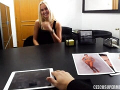 Røv, Blondine, Pik sutte, Hundestilling, Håndjob, Kysse, Pov, Teenager